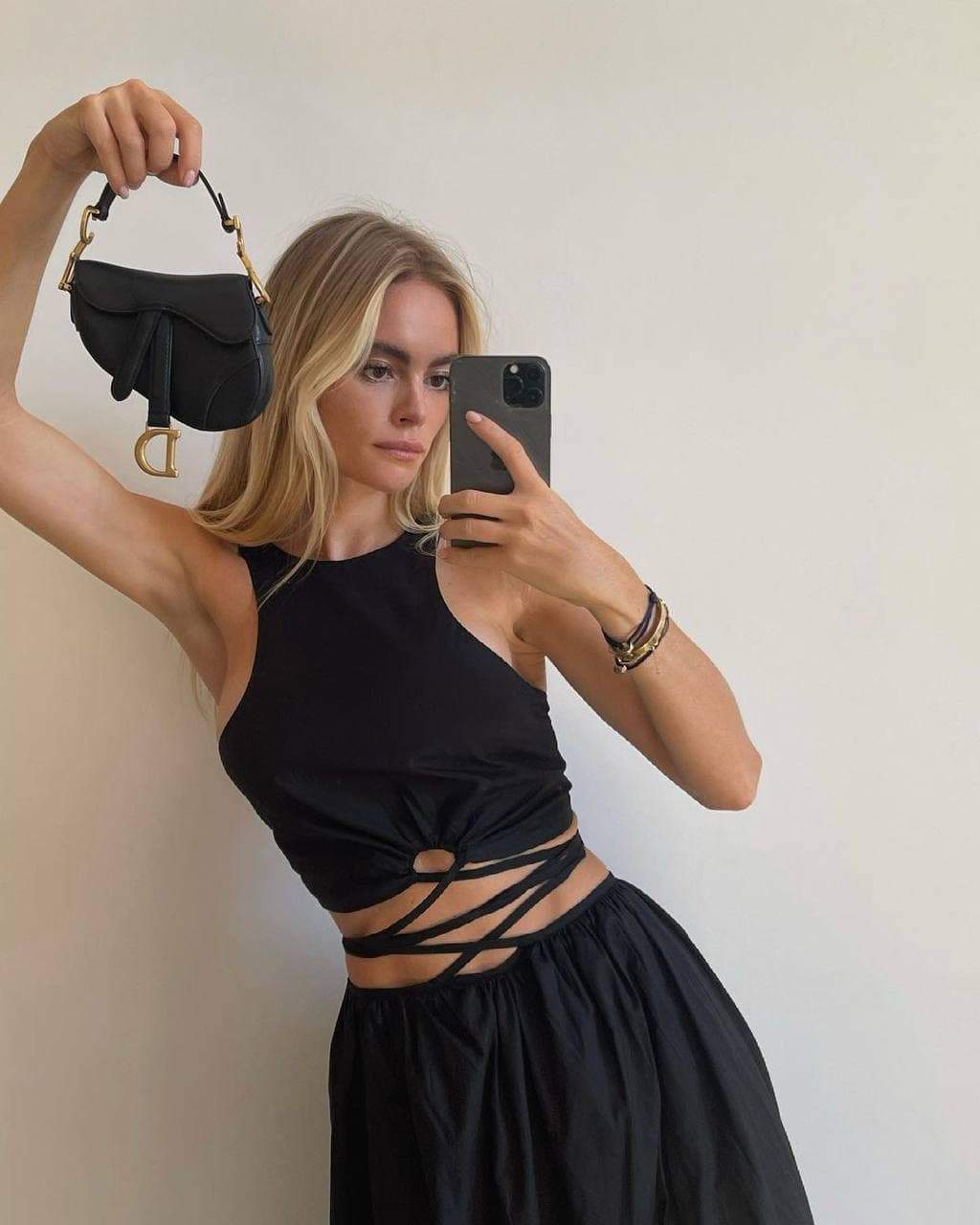 Фешіоністи зі стильними мікросумками