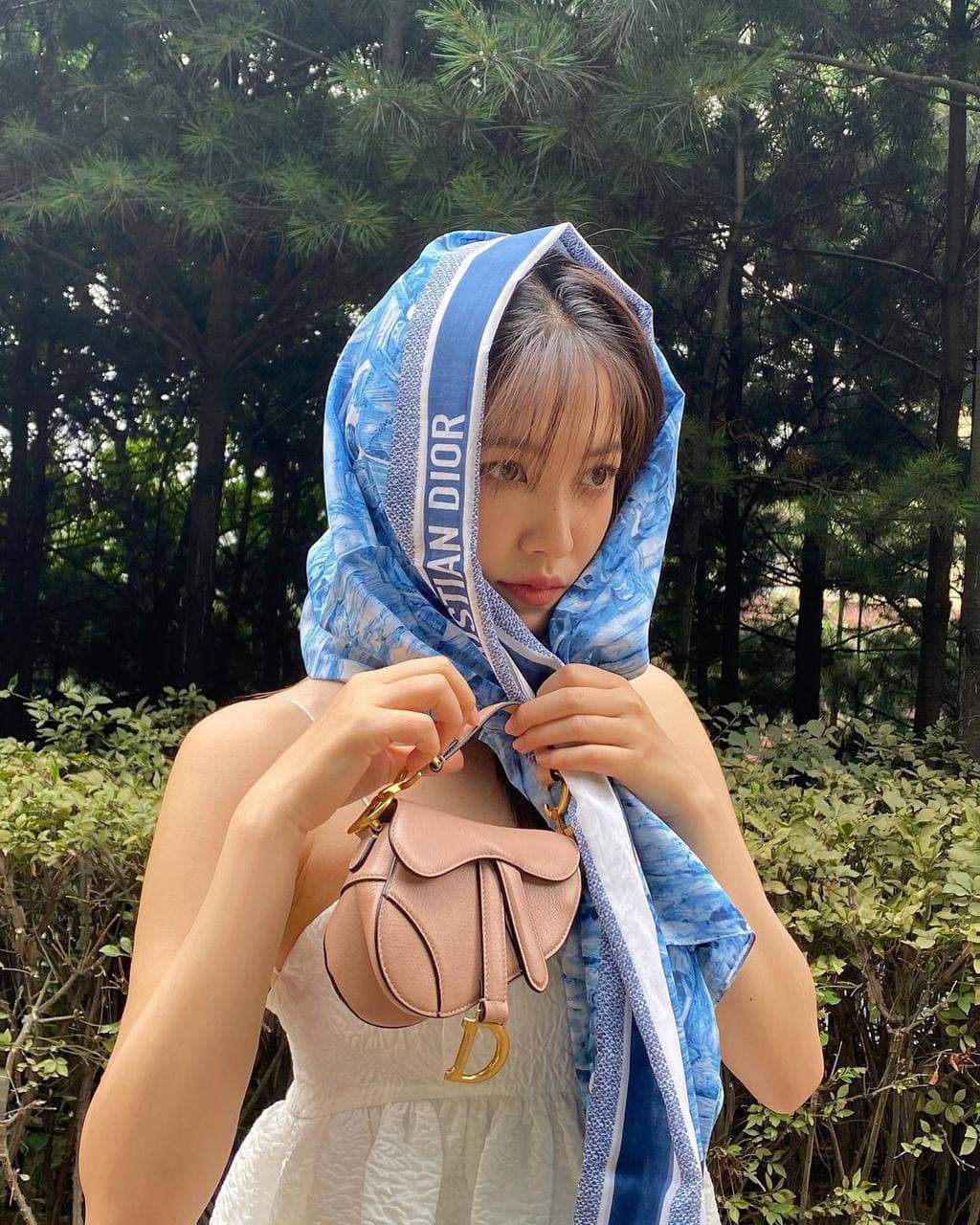 Фешіоністи зі стильними мікросумками