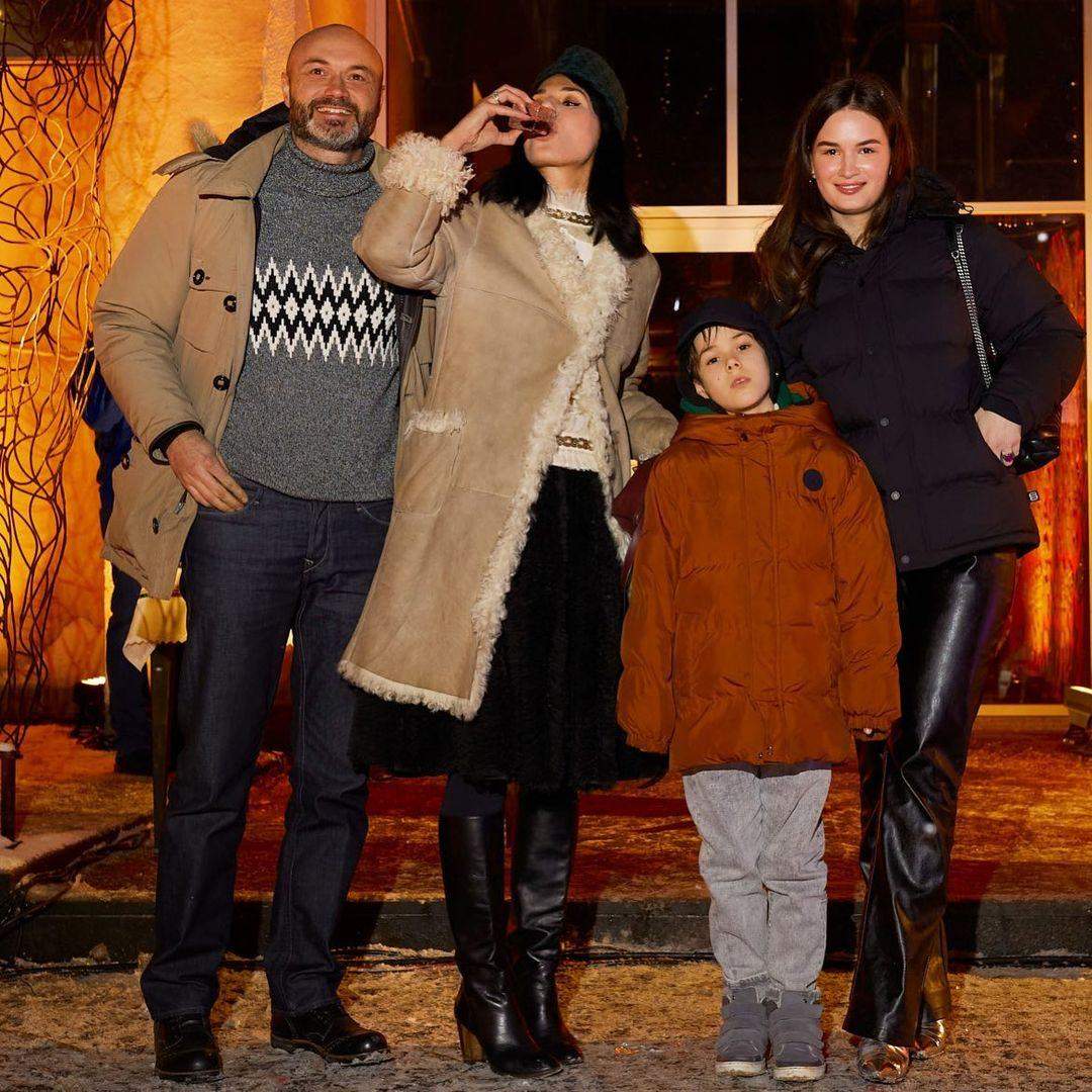 Маша Єфросиніна з чоловіком, сином і донькою