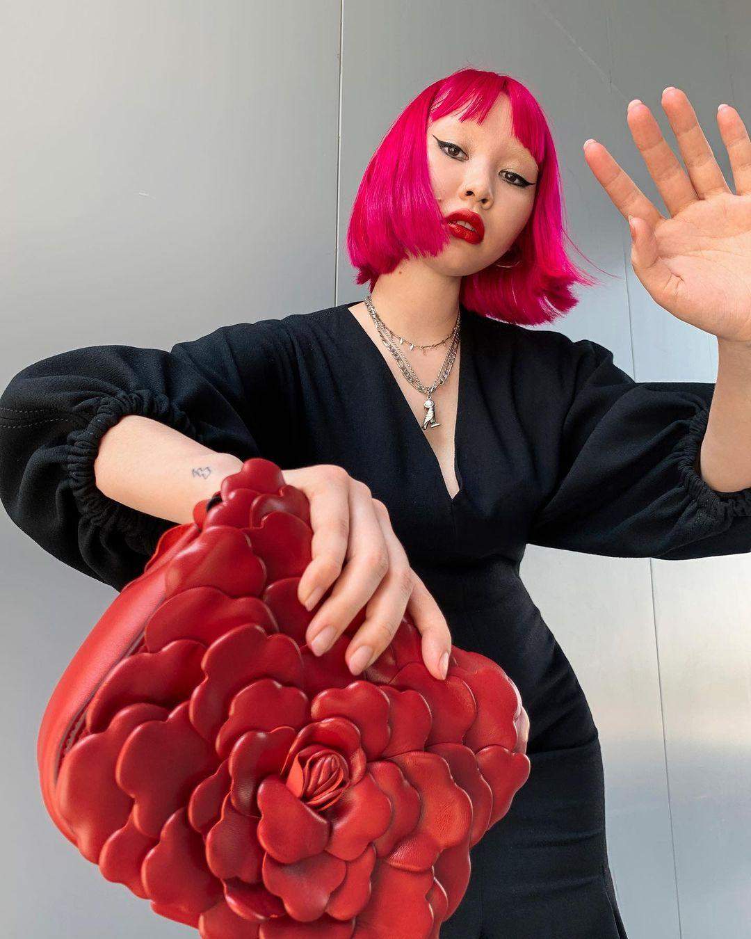 Яскраві локони