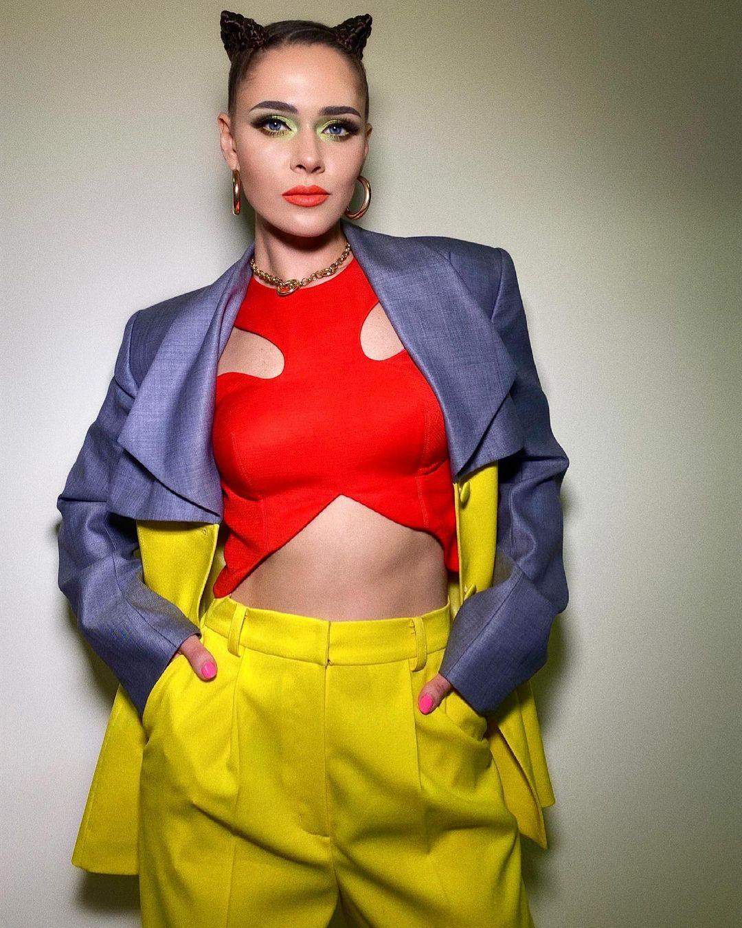 Образ Юлії Саніної на концерті в Одесі