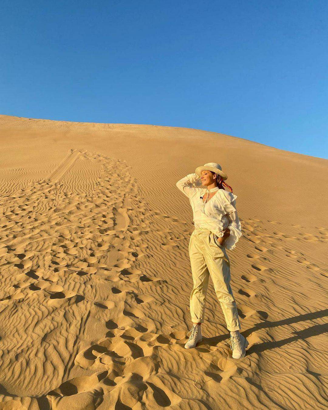 Катя Осадча в пустелі