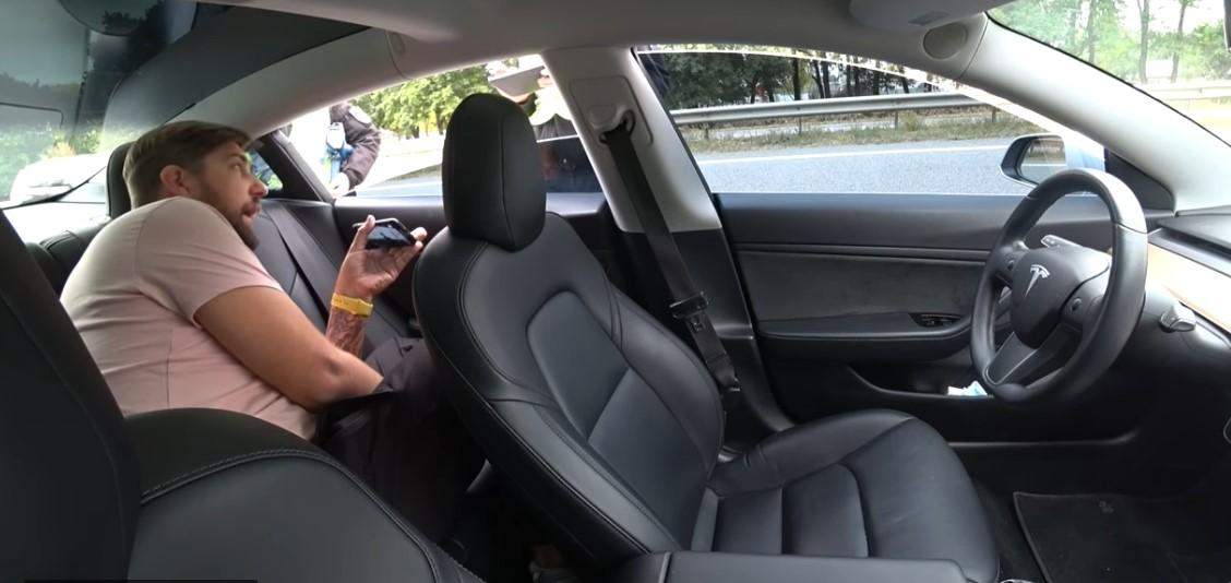 Розмова блогера з копами / Скриншот з YouTube-каналу ORJEUNESSE