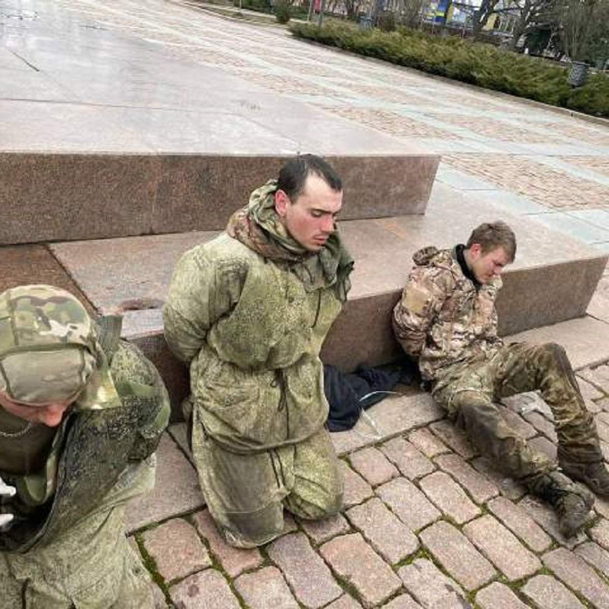 Сонник попасть в плен. Инструкция как сдаться в плен. Сонник попасть в плен. К чему снится быть взятым в заложники. К чему снятся заложники.