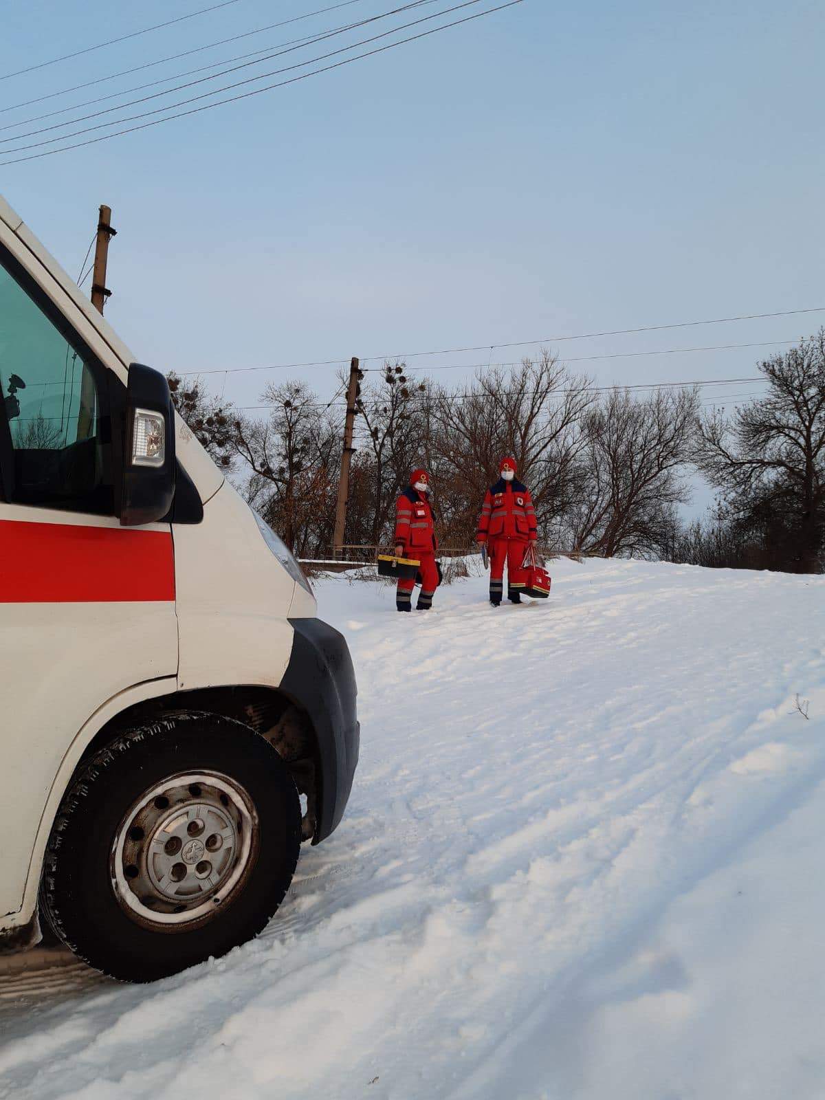 Автомобіль швидкої допомоги на Харківщині не зміг заїхати в село
