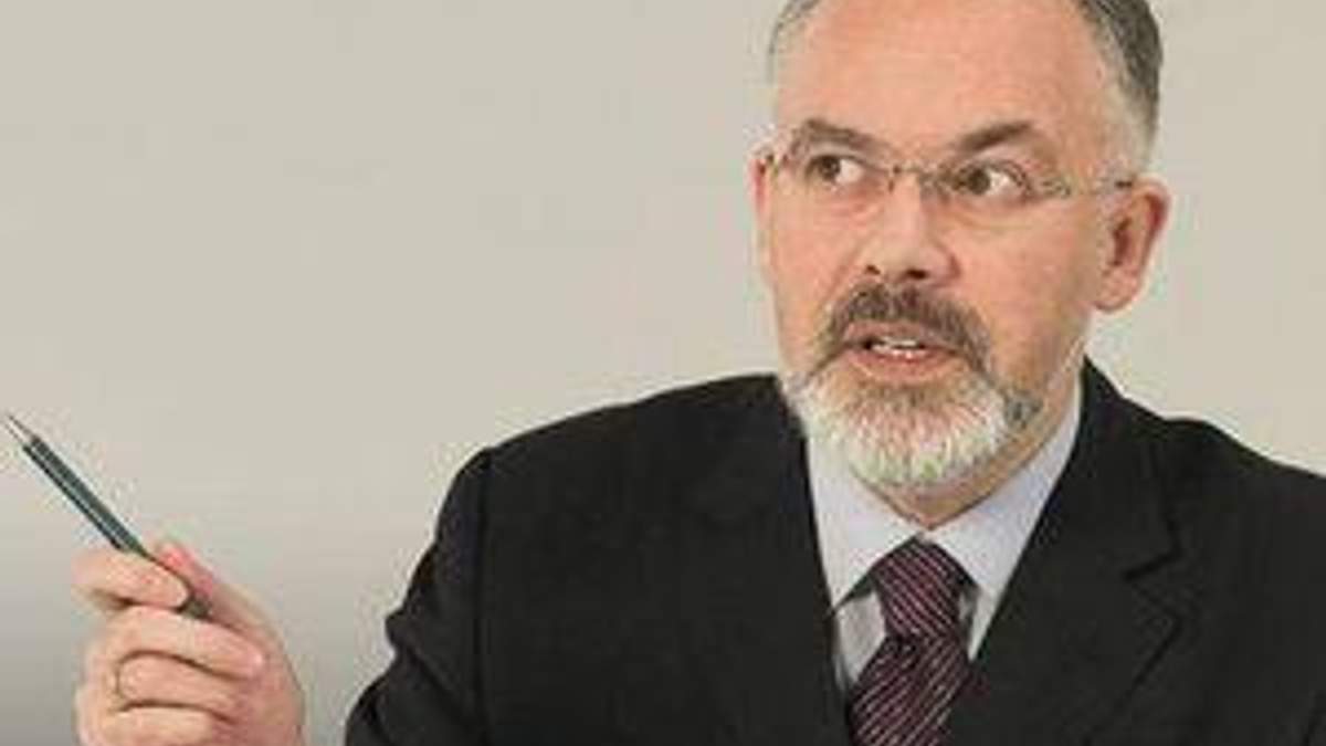 Табачник обіцяє забезпечити усі школи підручниками 