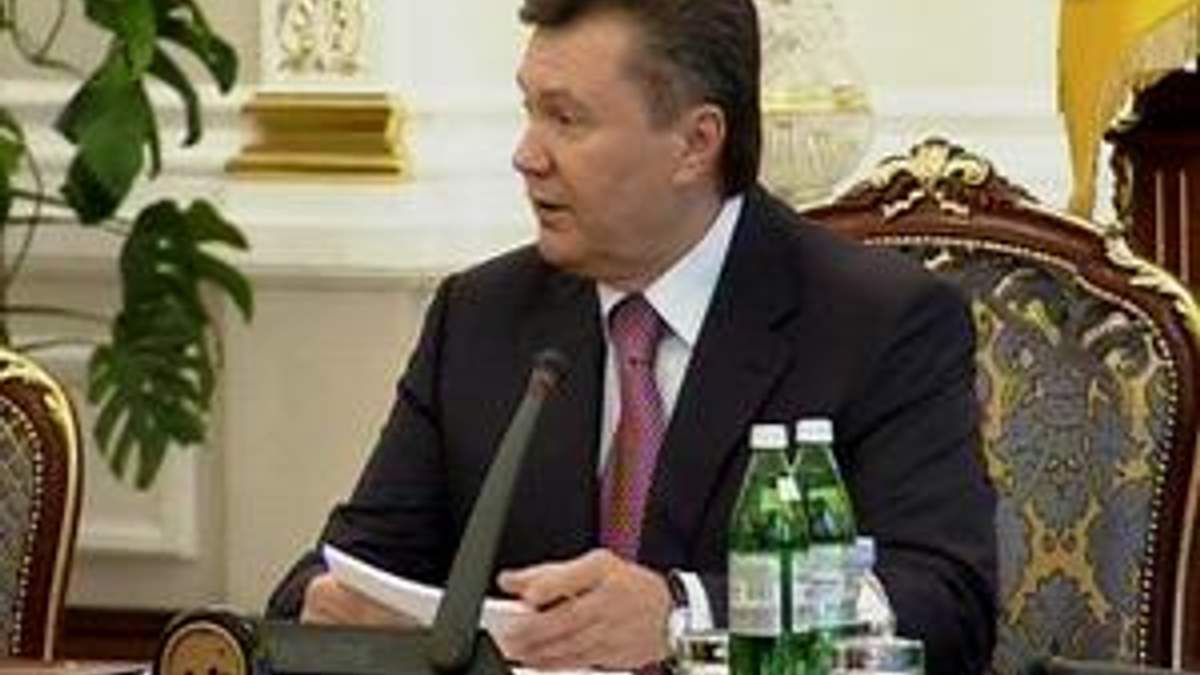 Янукович погрожує Табачнику звільненням