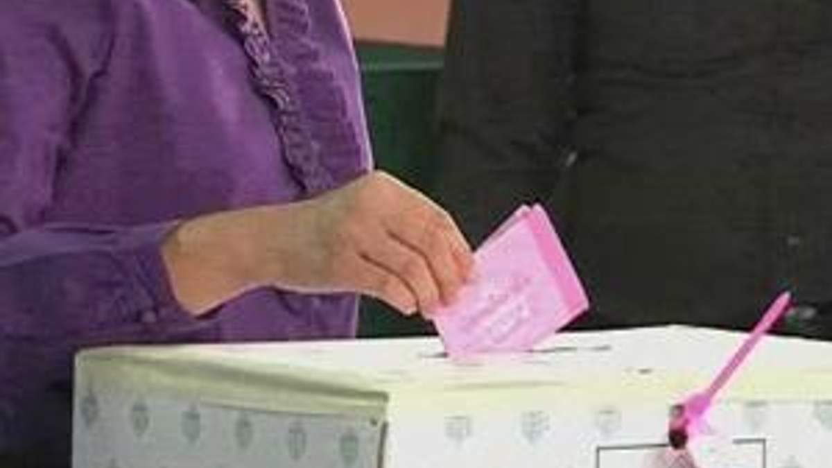 Таїландська опозиція впевнено лідирує на парламентських виборах