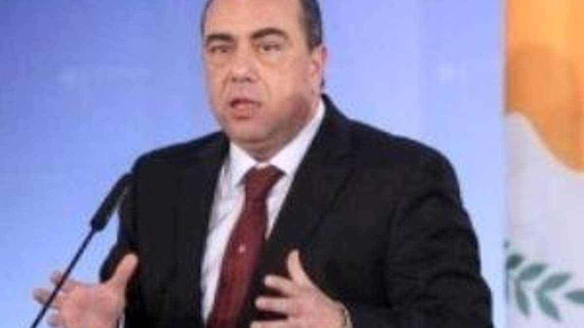 Глава МЗС Кіпру подав у відставку через вибух на військовій базі