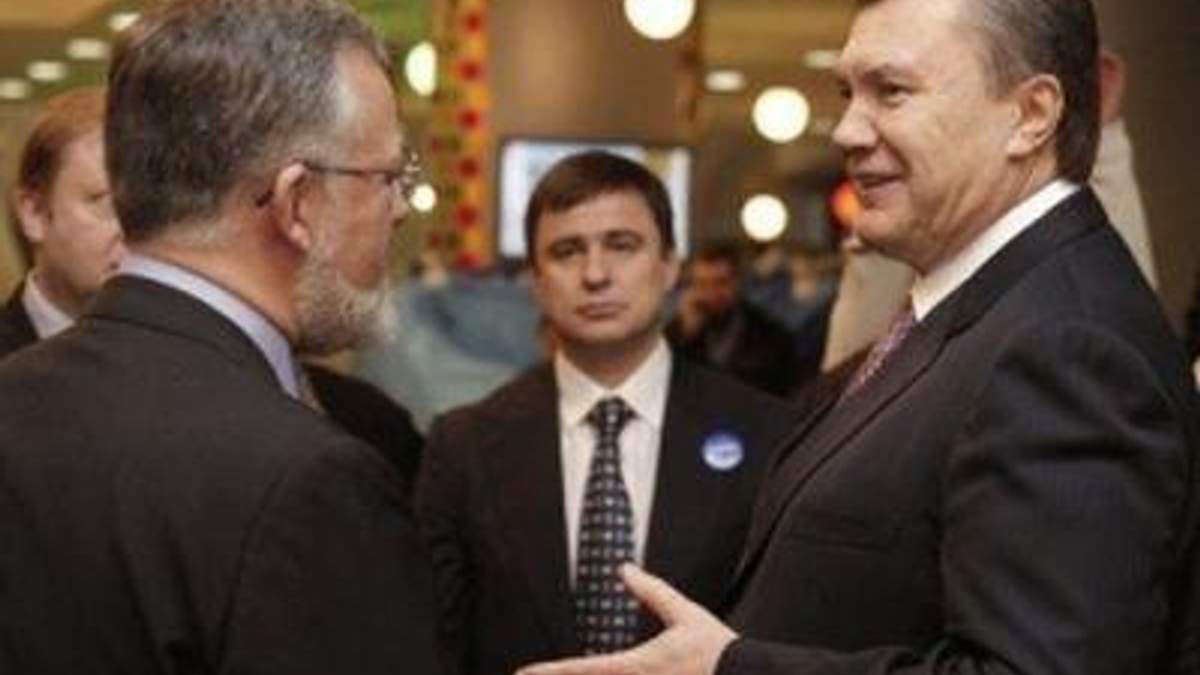 У шкільний підручник з історії додали біографію Януковича