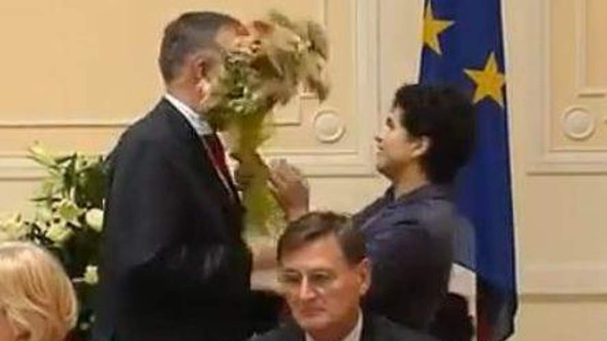 Як студентка била Табачника. Відео