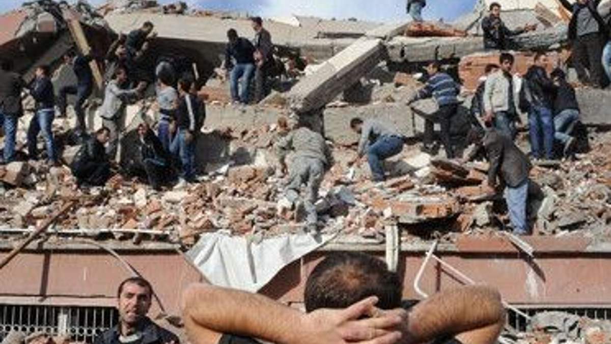 Янукович доручив надати допомогу постраждалій від землетрусу Туреччині Янукович доручив надати допомогу постраждалій від землетрусу Туреччині