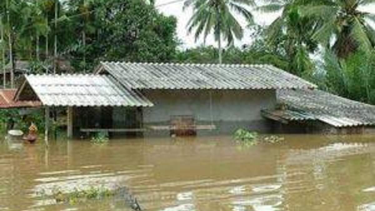 Кількість жертв повеней у Таїланді перевищила 420 осіб