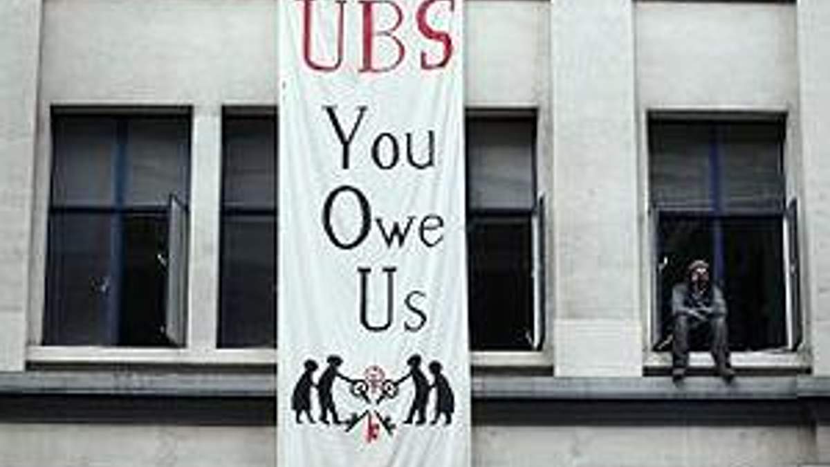 У Лондоні "окупанти" захопили будівлю банку