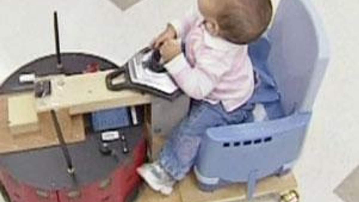Роботизированное кресло - единственная надежда для детей, которые не могут передвигаться