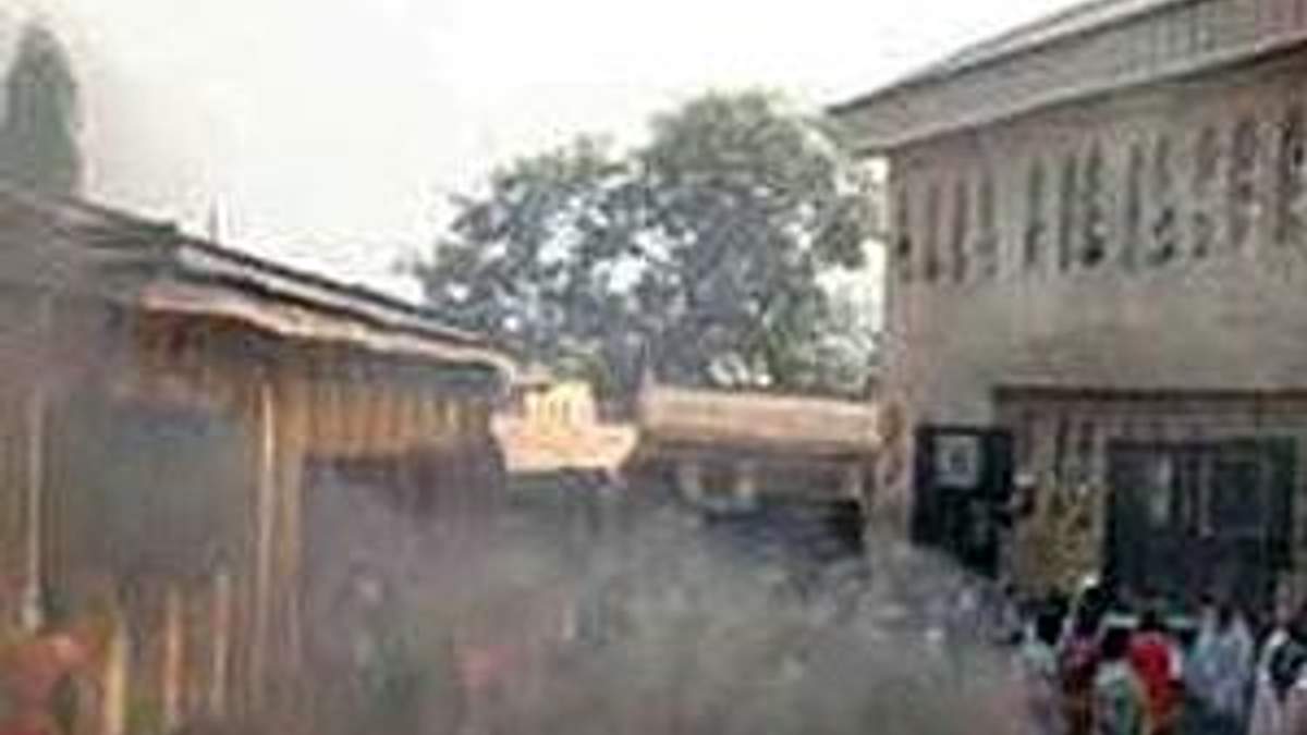 Нігерія: Невідомі кинули бомбу в арабську школу