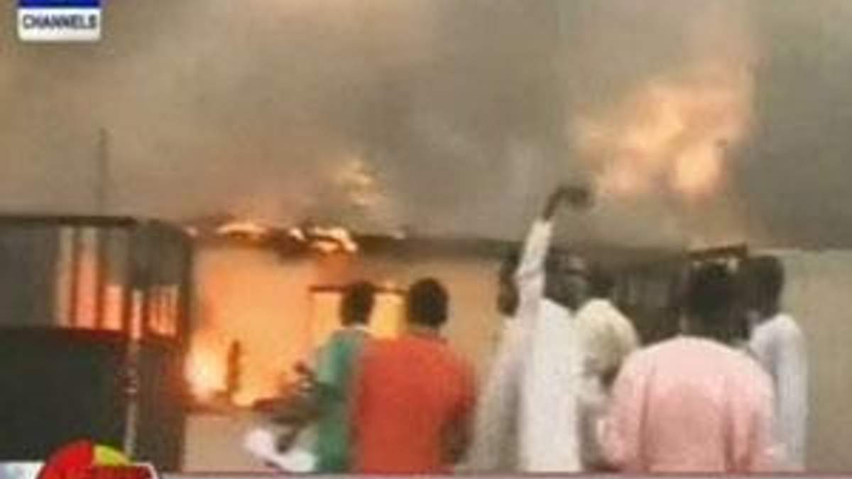 В Нигерии в результате взрывов погибло более сотни человек