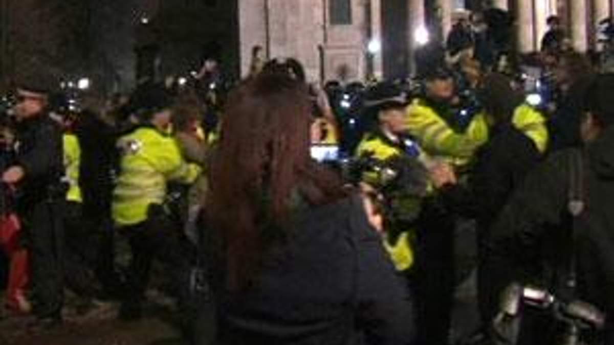 Поліція знесла наметове містечко учасників руху "Захопи Лондон"