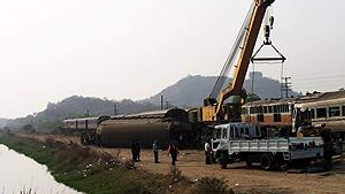 50 людей отримали поранення внаслідок аварії на залізниці у Таїланді