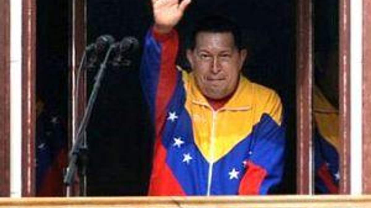 Чавес після курсу лікування повернувся до Венесуели