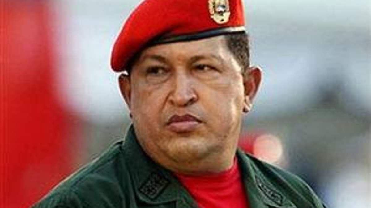 Уго Чавес зі сльозами на очах попросив допомоги у Бога