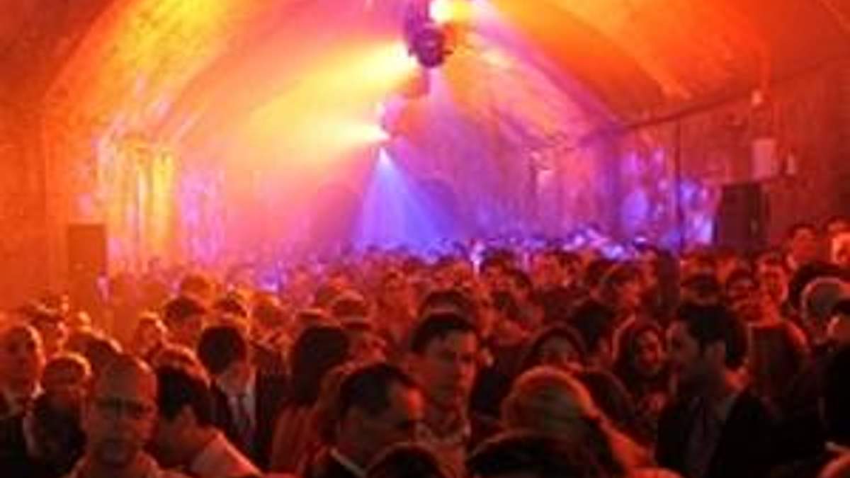 Благодійний прийом Клінтона назвали "найгіршою вечіркою всіх часів"