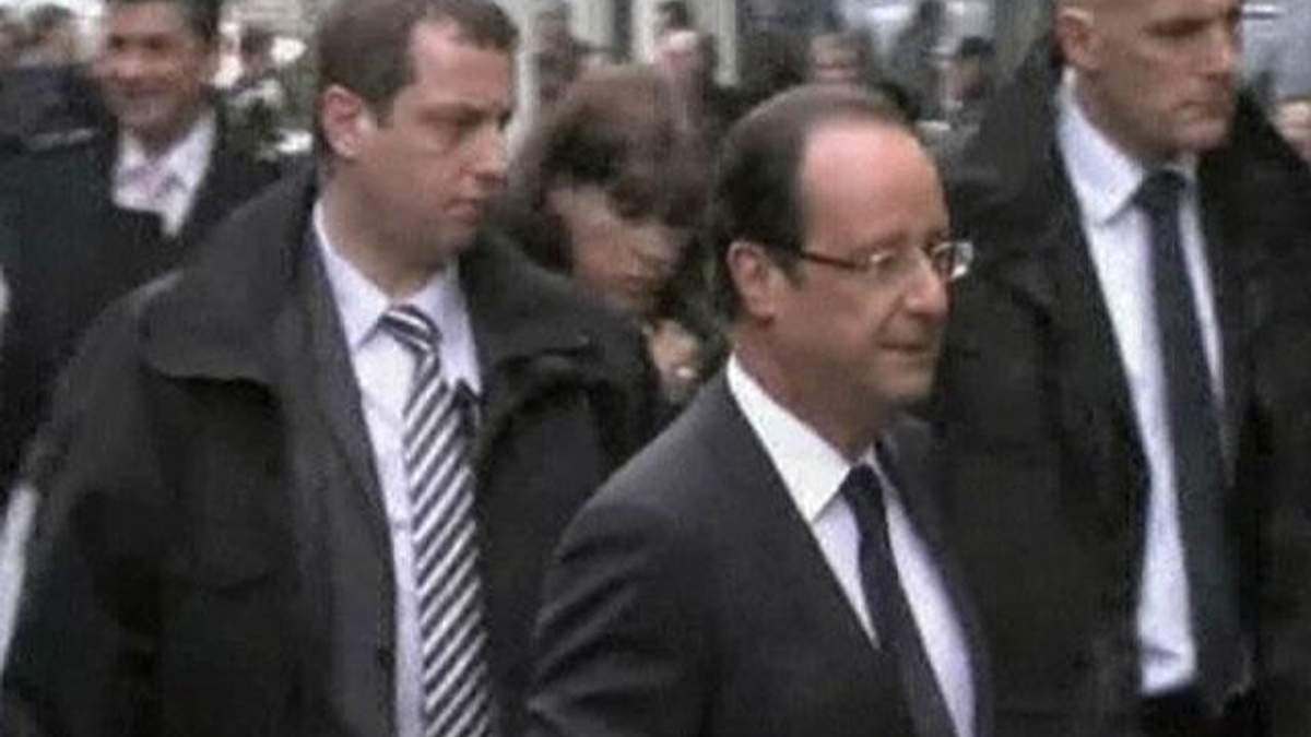 Охоронці Президента Франції Франсуа Олланда забули зброю