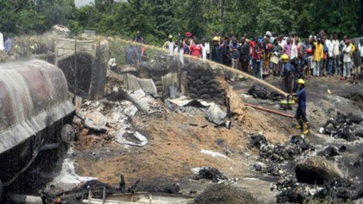 Вибух автоцистерни в Нігерії: 100 людей загинуло