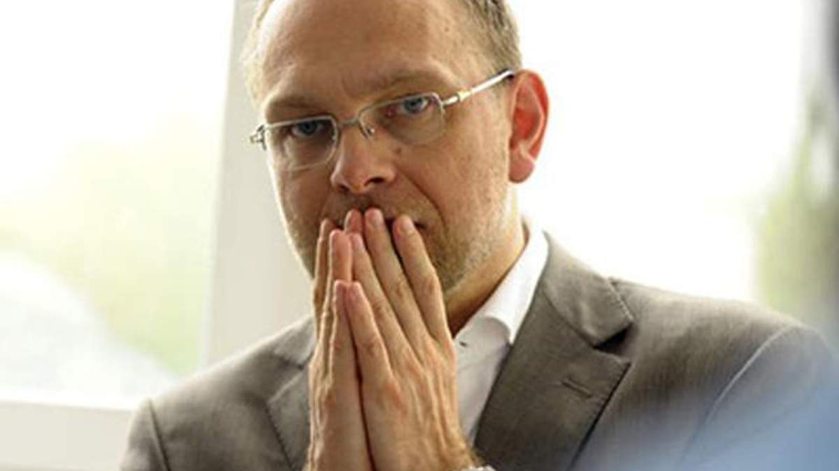 Власенко: Влада не відмовилася від ідеї перевезти Тимошенко з лікарні в колонію