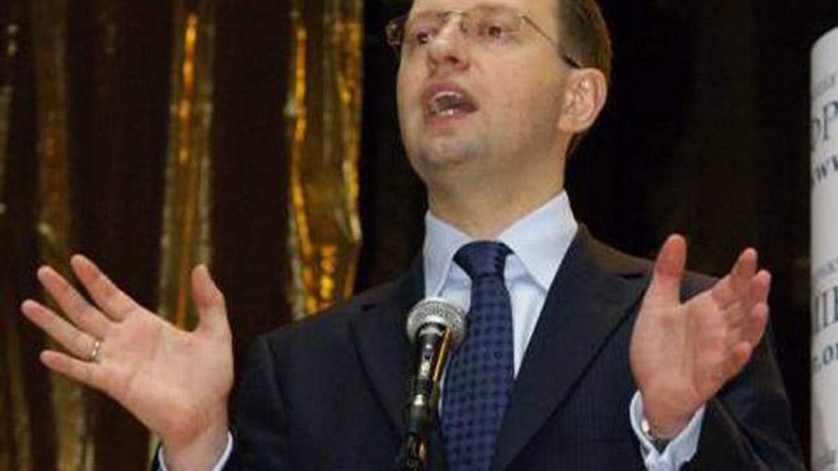 Яценюк каже, що на округах відбуваються фальсифікації