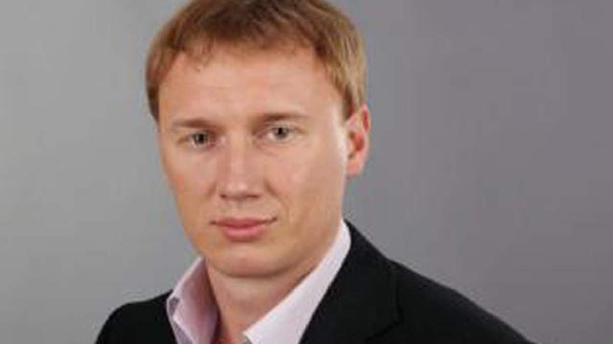 Опозиція виштовхала із зали ВР двох "тушок" (Фото)