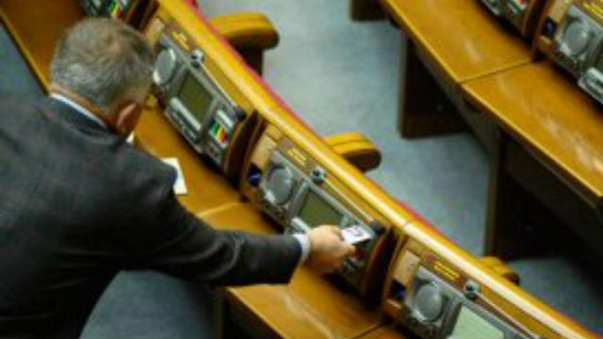 Сьогодні нардепи зберуться на останнє пленарне засідання першої сесії ВР