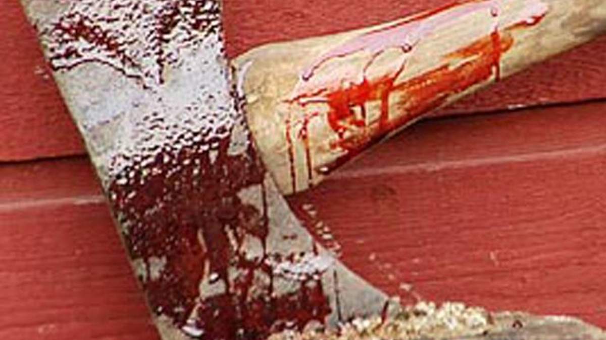 Аби приховати вбивство, пенсіонерка розрубала труп чоловіка навпіл