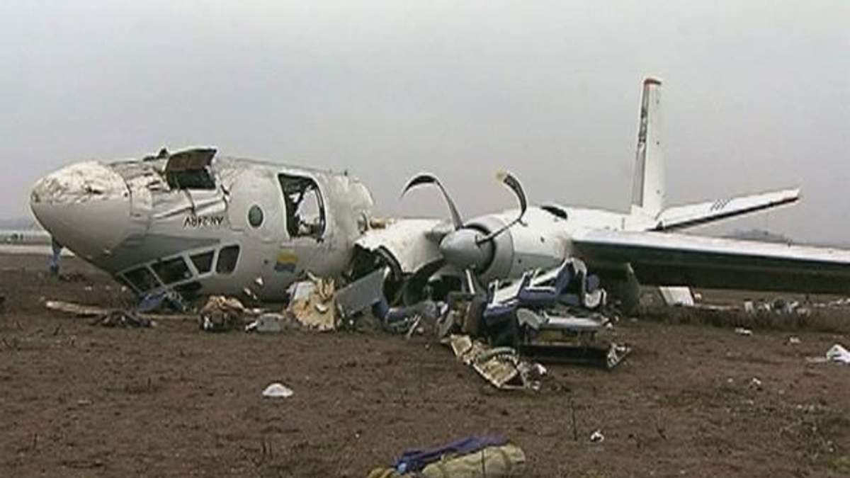 Начали расшифровывать "черные ящики" самолета, который разбился в Донецке