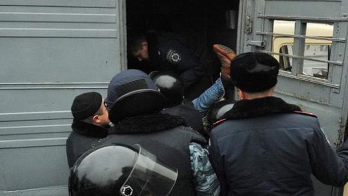 "Свобода" вимагає для беркутівців з-під Гостинного двору 8 років тюрми "Свобода" вимагає для беркутівців з-під Гостинного двору 8 років тюрми