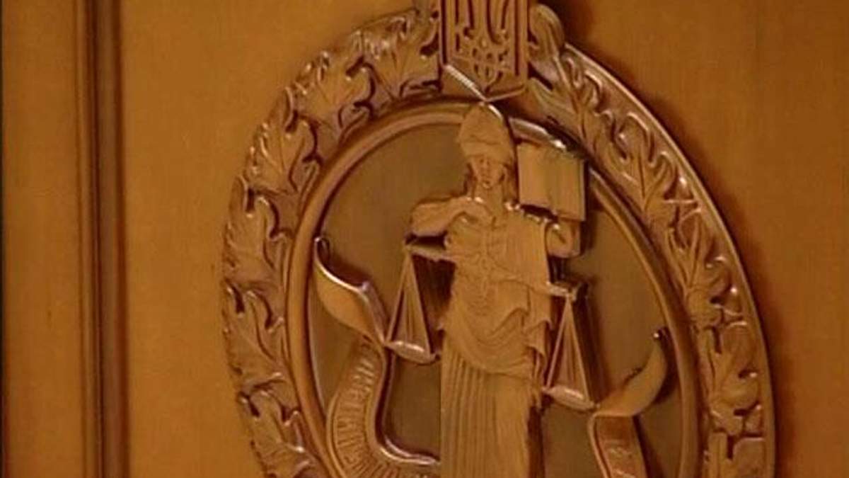 Конституційний суд не хоче давати оцінку "мовному закону"