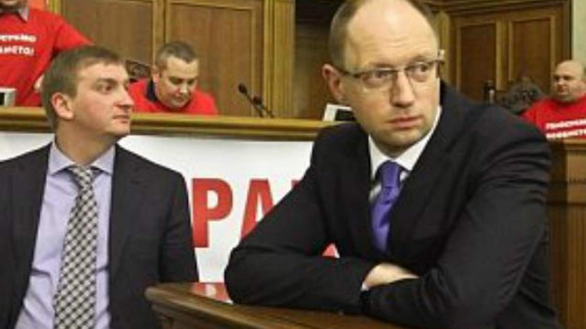 Яценюк: Рішення нардепів поза стінами парламенту буде незаконним