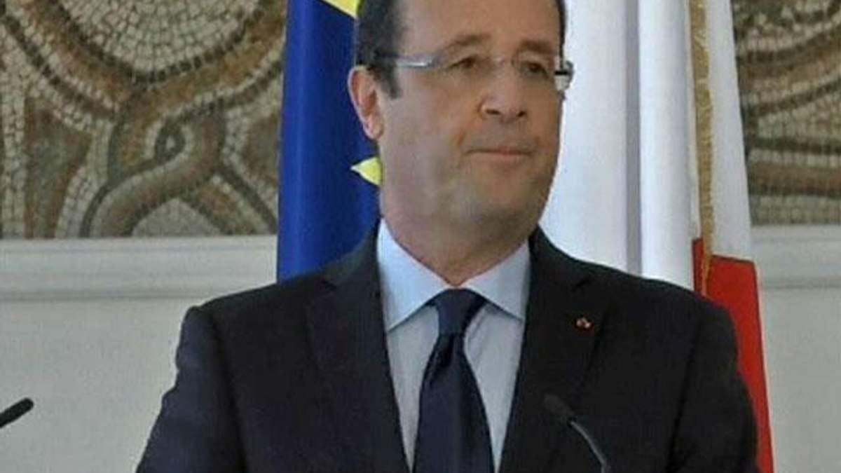 Популярність президента Франції впала до рекордного рівня