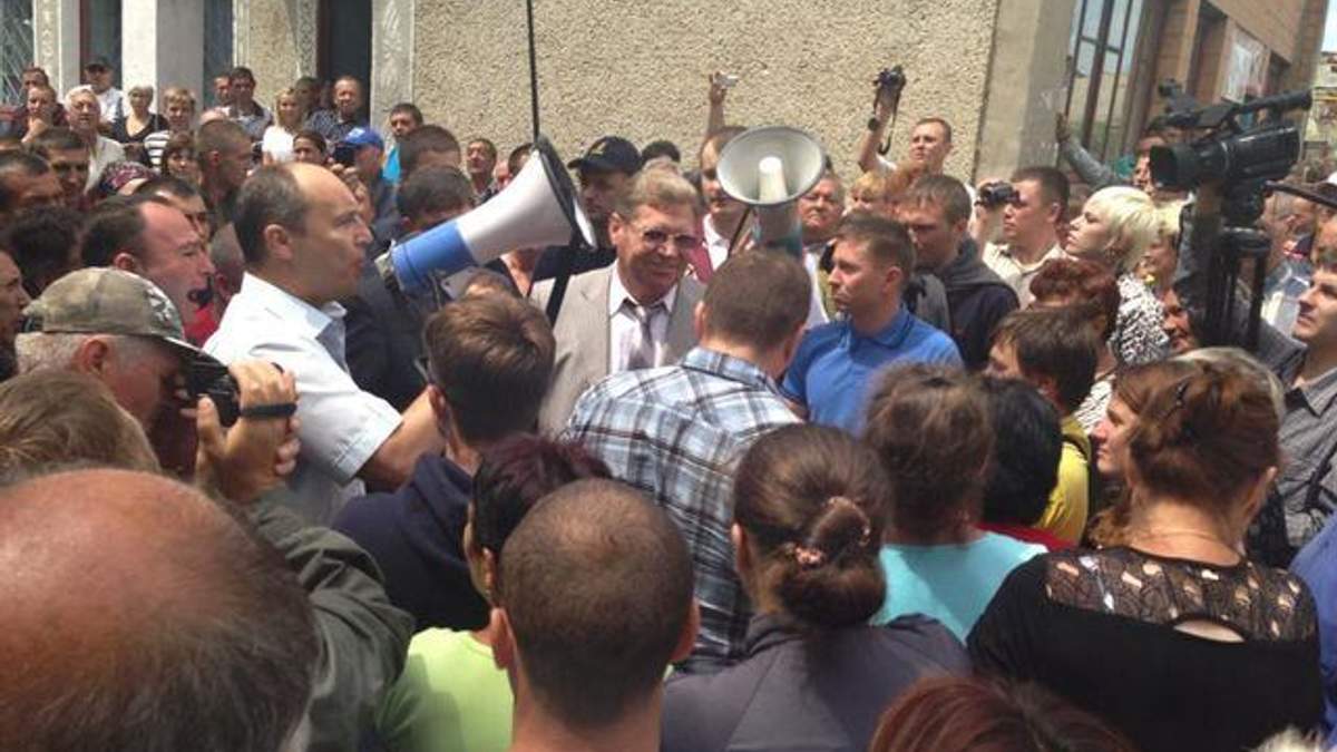 500 врадіївців продовжили пікет, прогнавши губернатора