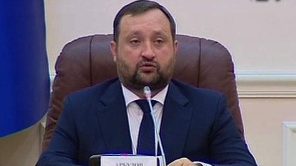 Арбузов закликав Табачника назвати дату початку навчального року