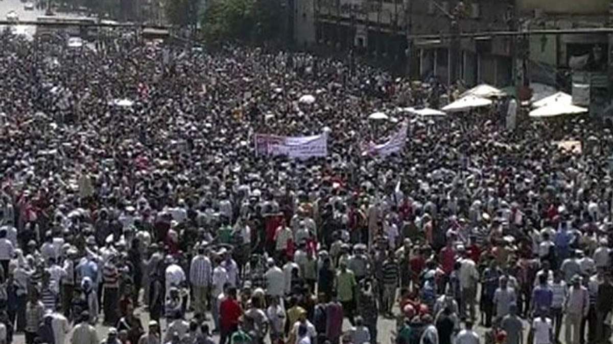 В Египте продолжаются акции протеста против власти военных