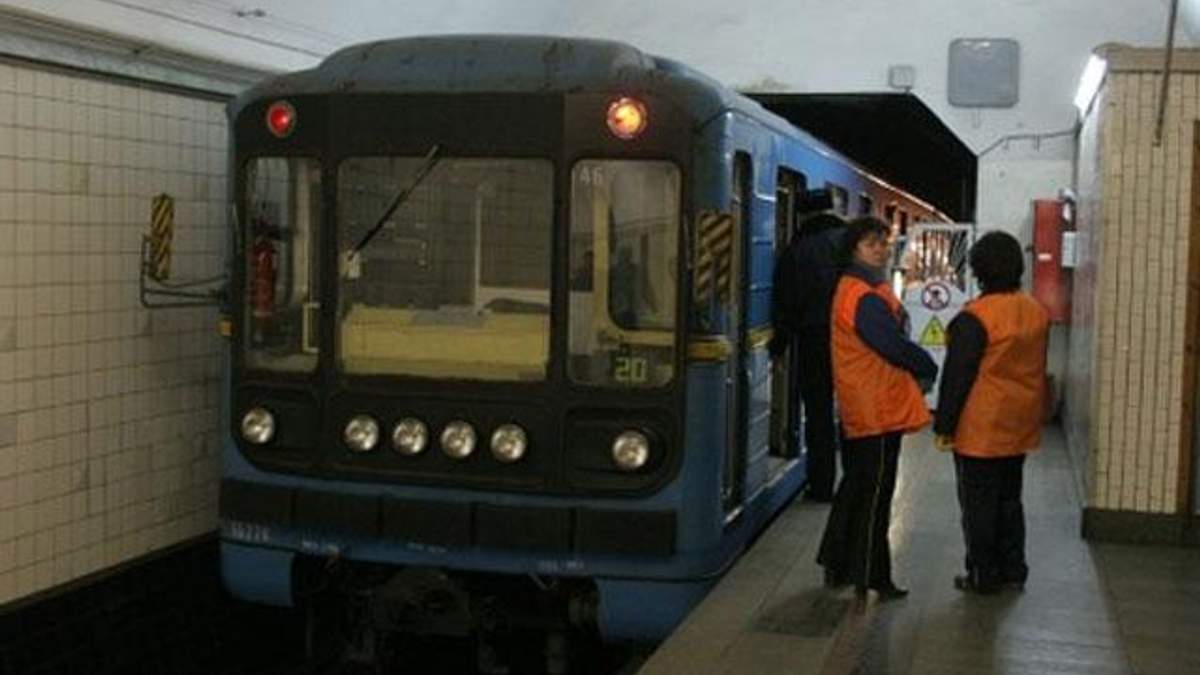 У Києві чоловік у метро кинувся під поїзд 