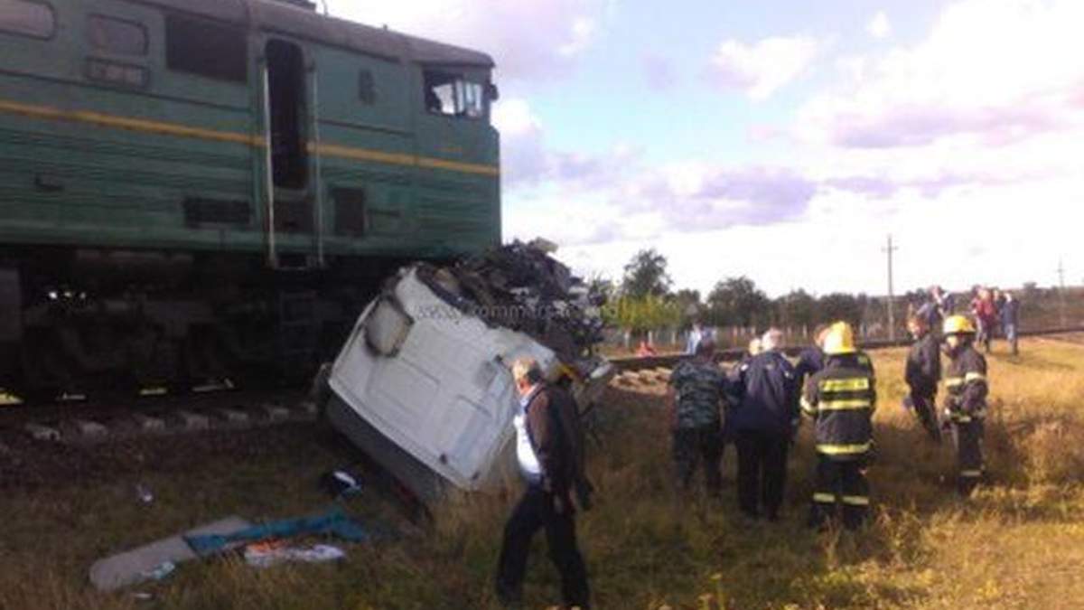 У Молдові потяг зіштовхнувся із вантажівкою: є постраждалі
