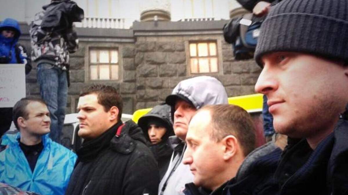 На людей під Кабміном знову пустили газ На людей під Кабміном знову пустили газ