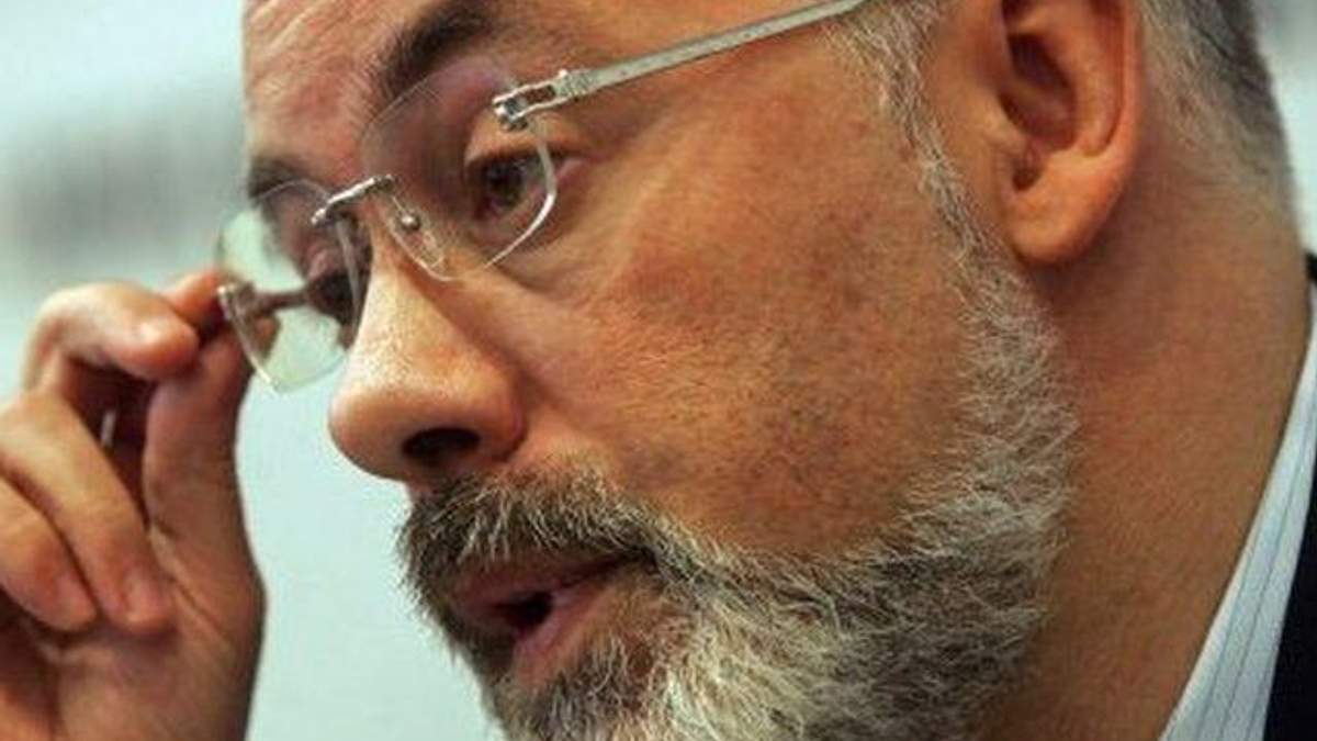 Їжте спокійно, зі смаком, овочі й усе, що ви хочете, — Табачник студентам