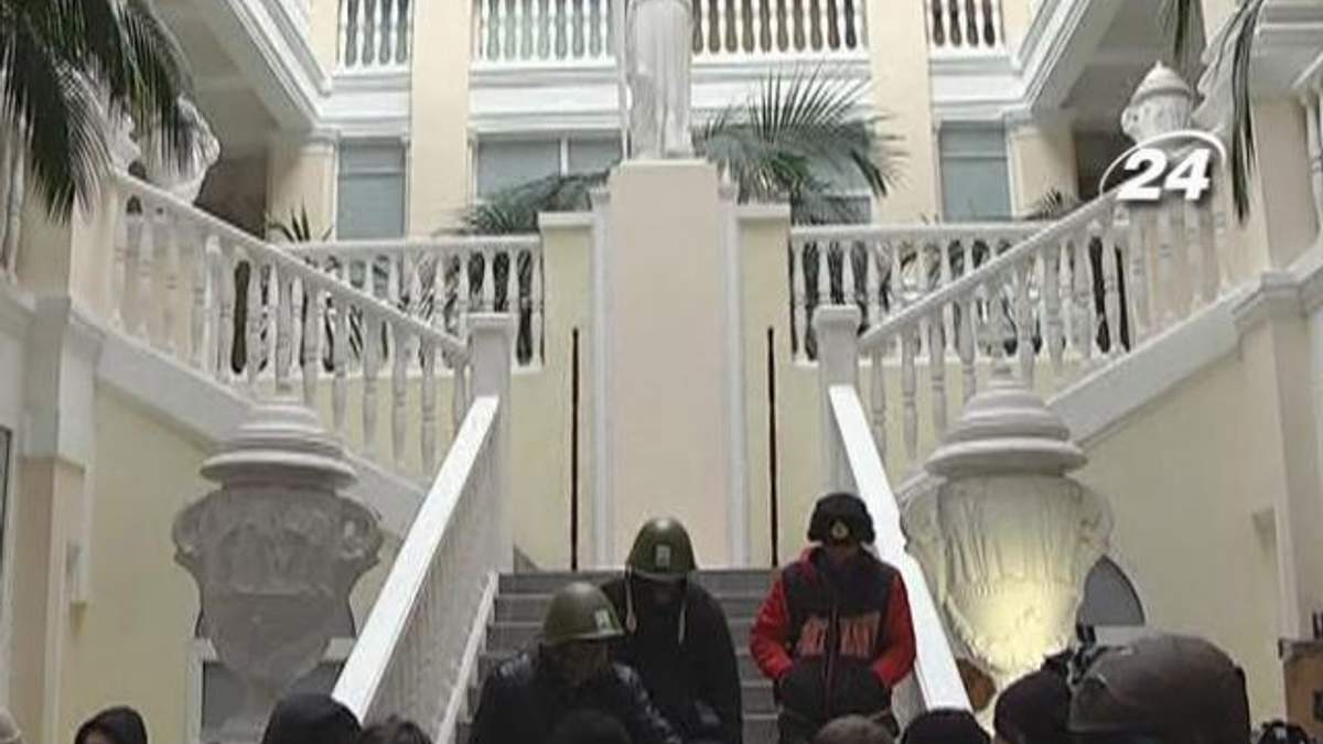 Активісти покинули внутрішні приміщення Міністерства юстиції