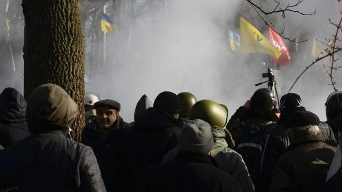 Перші протестувальники підійшли до Ради 