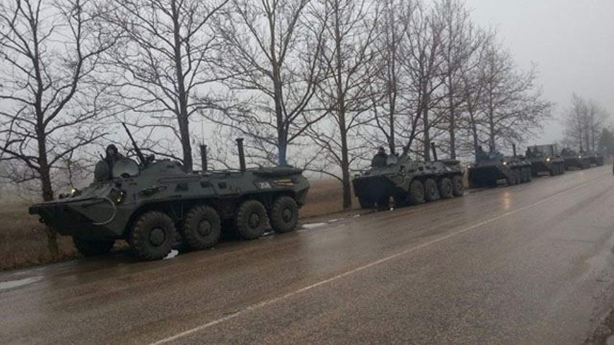 На підступах до Сімферополя розвертають БТРи, - ЗМІ На підступах до Сімферополя розвертають БТРи, - ЗМІ