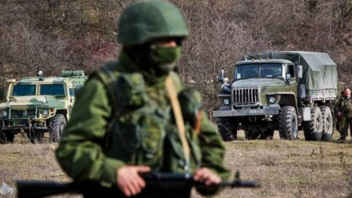 Натовп у цивільному прорвався на територію штабу командування ВМС України 