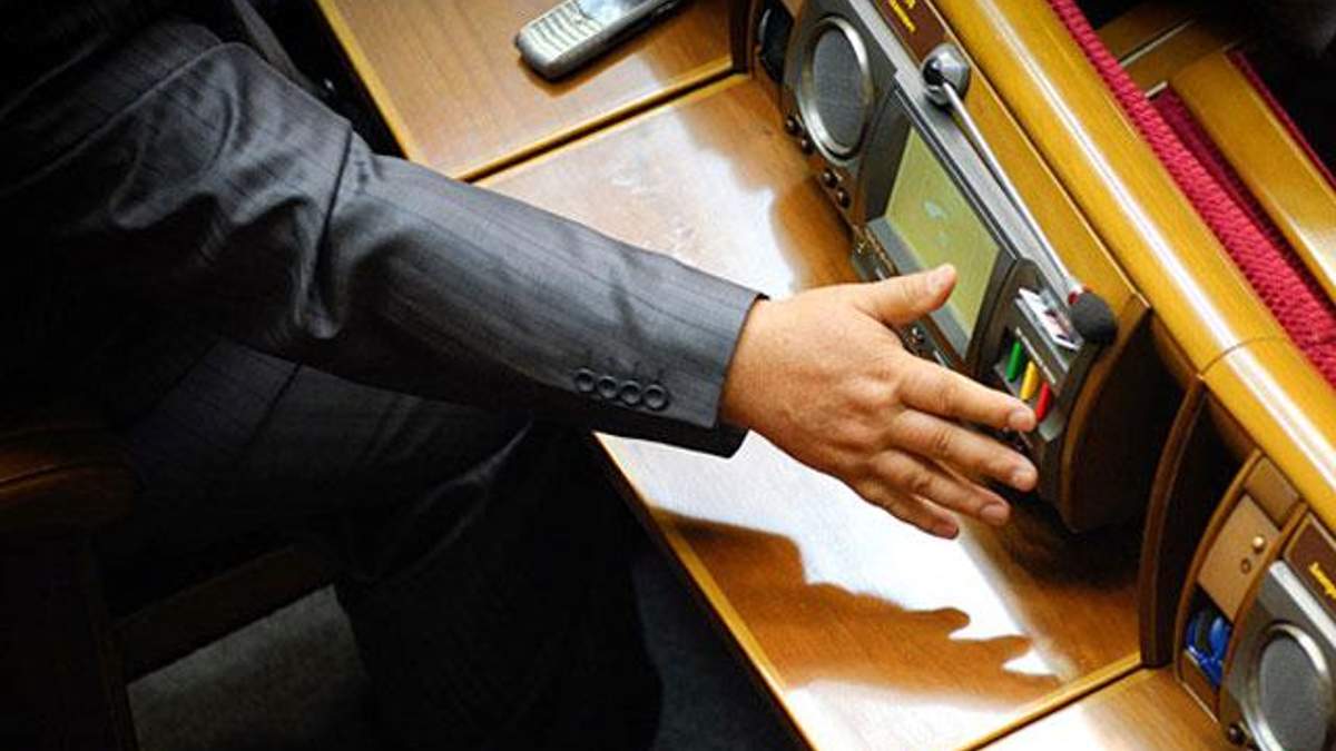 Боротьба з кнопкодавством: у Раді введуть сенсорні кнопки для голосування Боротьба з кнопкодавством: у Раді введуть сенсорні кнопки для голосування